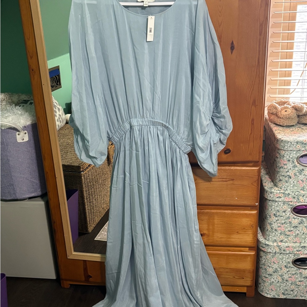 Banana Republic Green Resort Gown with Bishop Sleeves and V-Neck